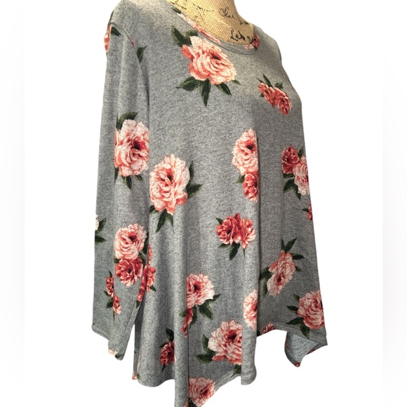 Green Envelope EC beautiful floral print on gray sweater. Size 2X - Picture 3 of 5